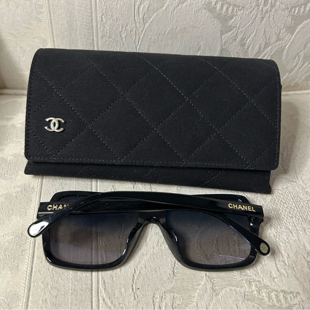 Chanel Current Style 5505 Black Frame Polarized Gradient Lens Sunglasses - Picture 5 of 12